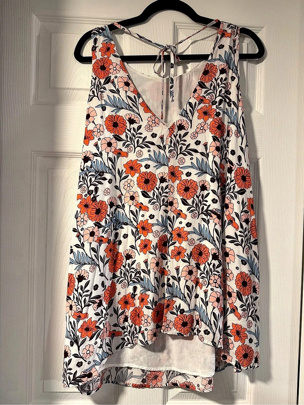 Lulus Floral V-Neck Tank Top in White & Orange Size Medium